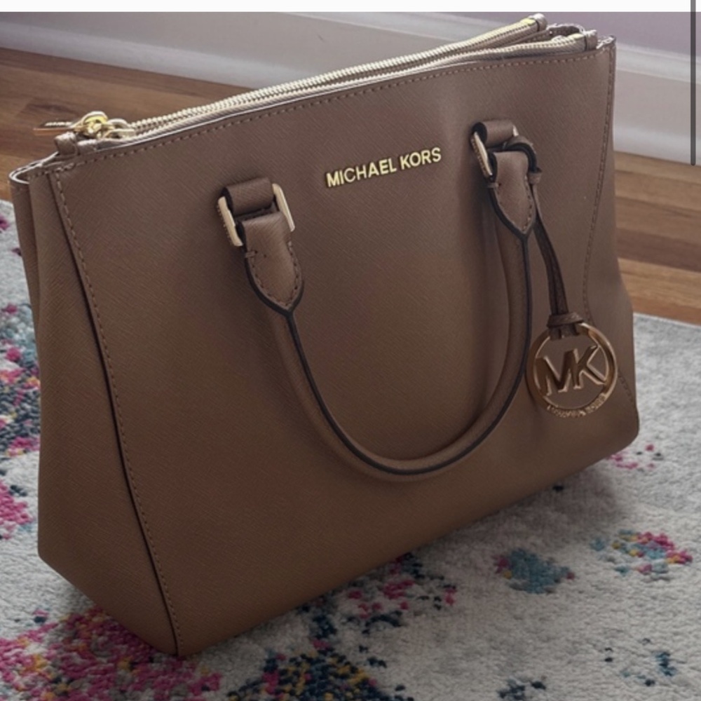 Michael Kors beige bag